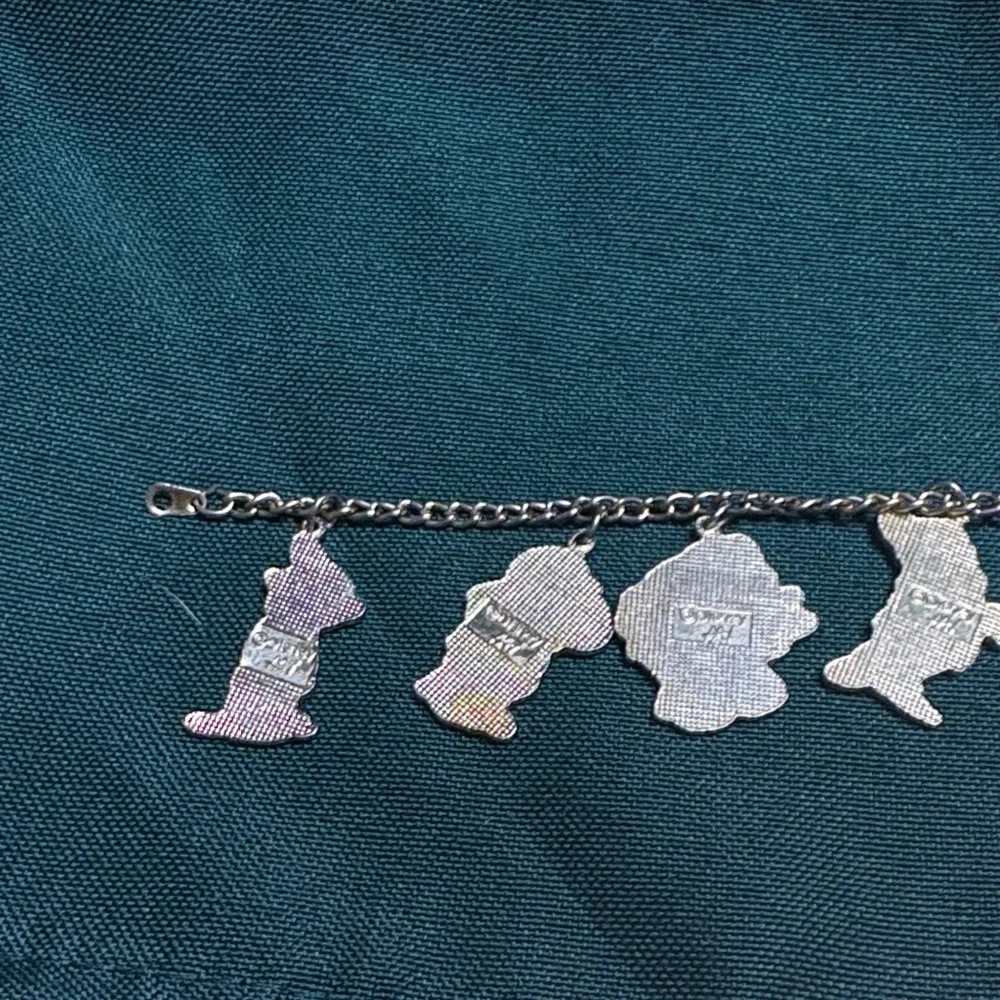 Charming Seven Dwarfs gold tone charm bracelet - Picture 5 of 6
